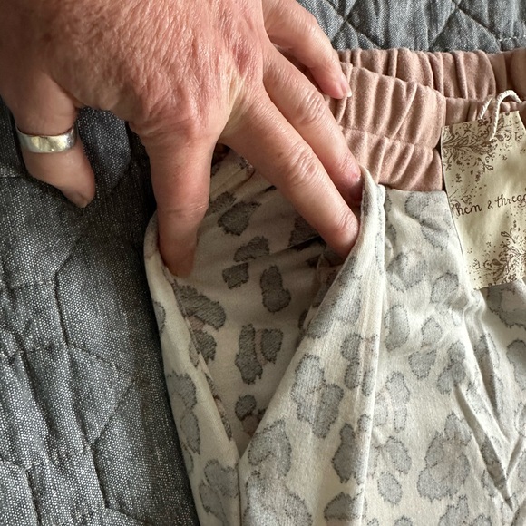 NWT Hem & Thread subtle leopard print joggers / lightweight sweatpants - size XL - Picture 4 of 9